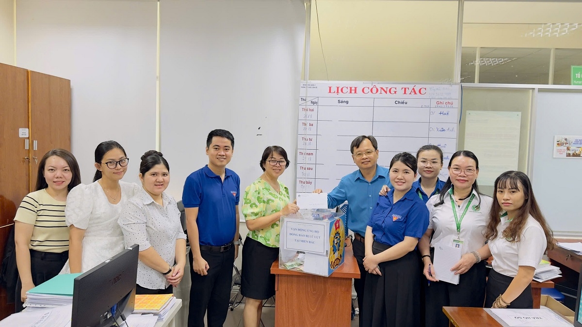 Chung tay ủng hộ các gia đình bị ảnh hưởng, thiệt hại do bão lũ