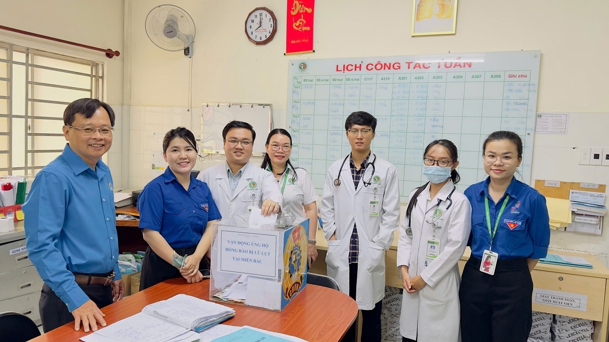 Chung tay ủng hộ các gia đình bị ảnh hưởng, thiệt hại do bão lũ
