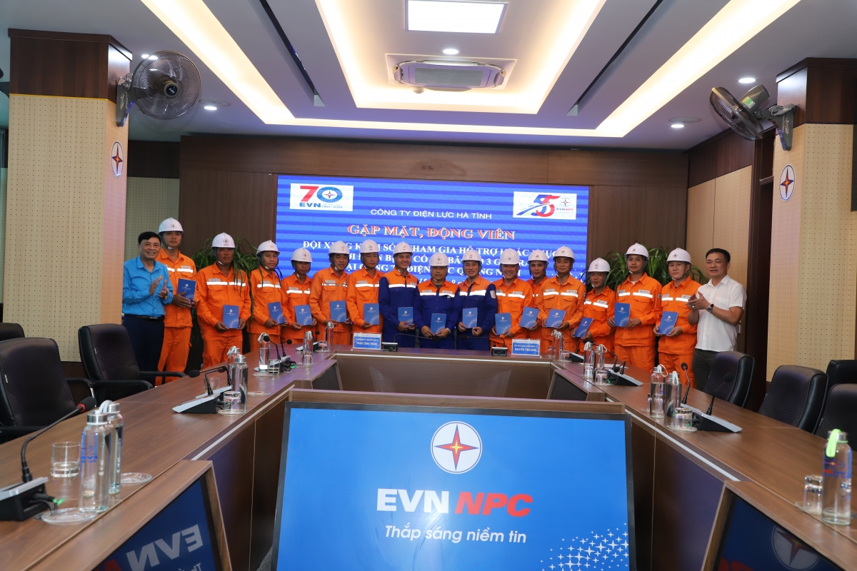 Công ty Điện lực Hà Tĩnh tiếp tục “chi viện” nhân lực hỗ trợ miền Bắc khôi phục lưới điện