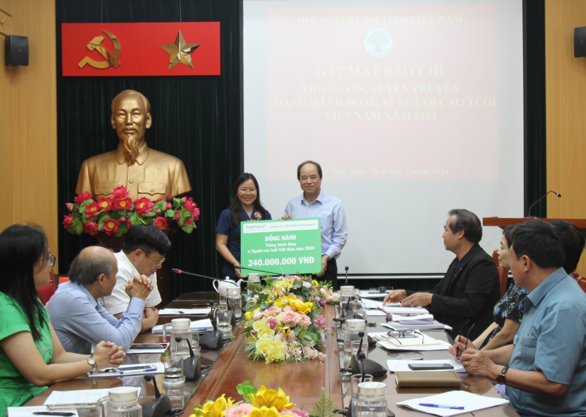 Công ty CP Traphaco trao 240 triệu đồng đồng hành cùng Tháng hành động vì NCT Việt Nam năm 2024