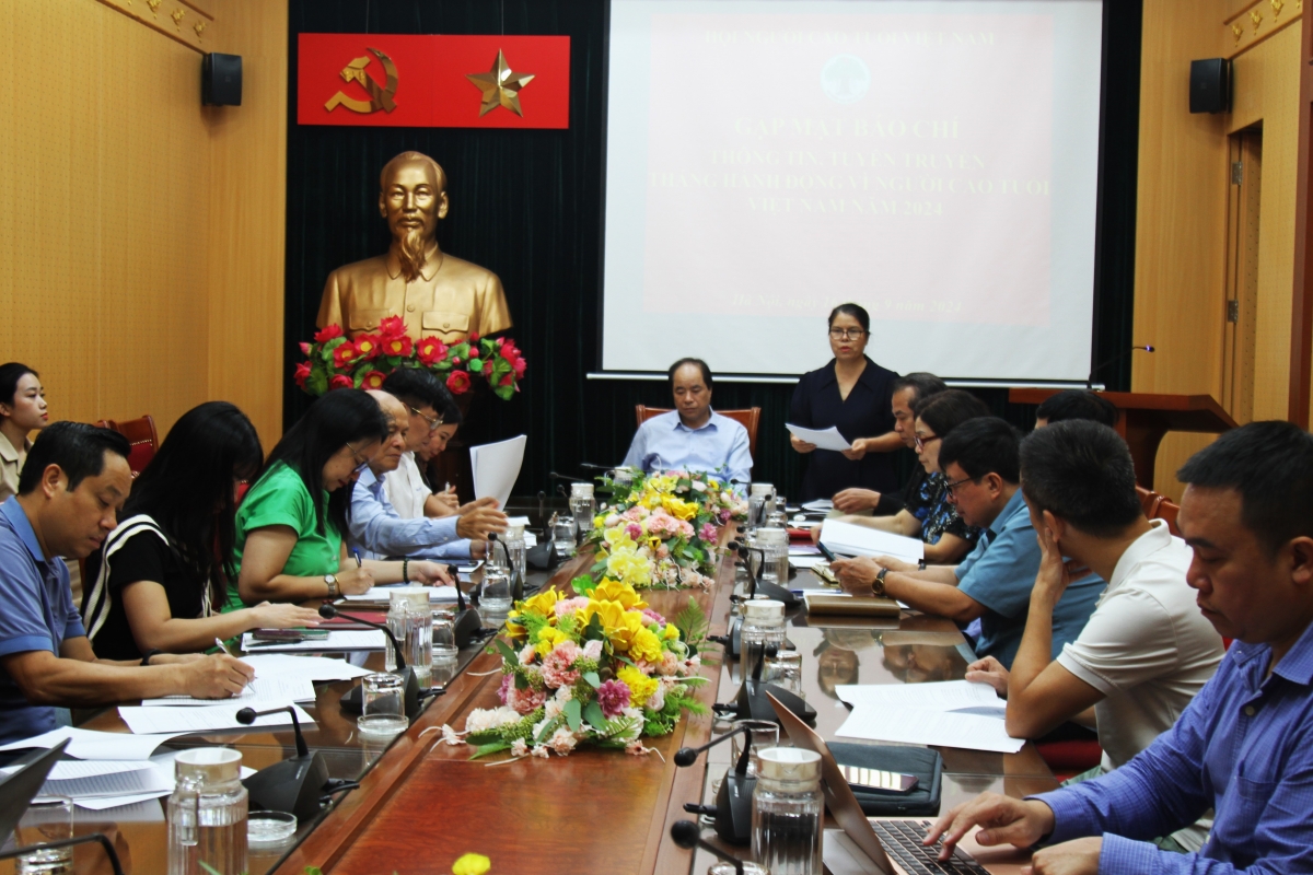 Quang cảnh buổi gặp mặt báo chí