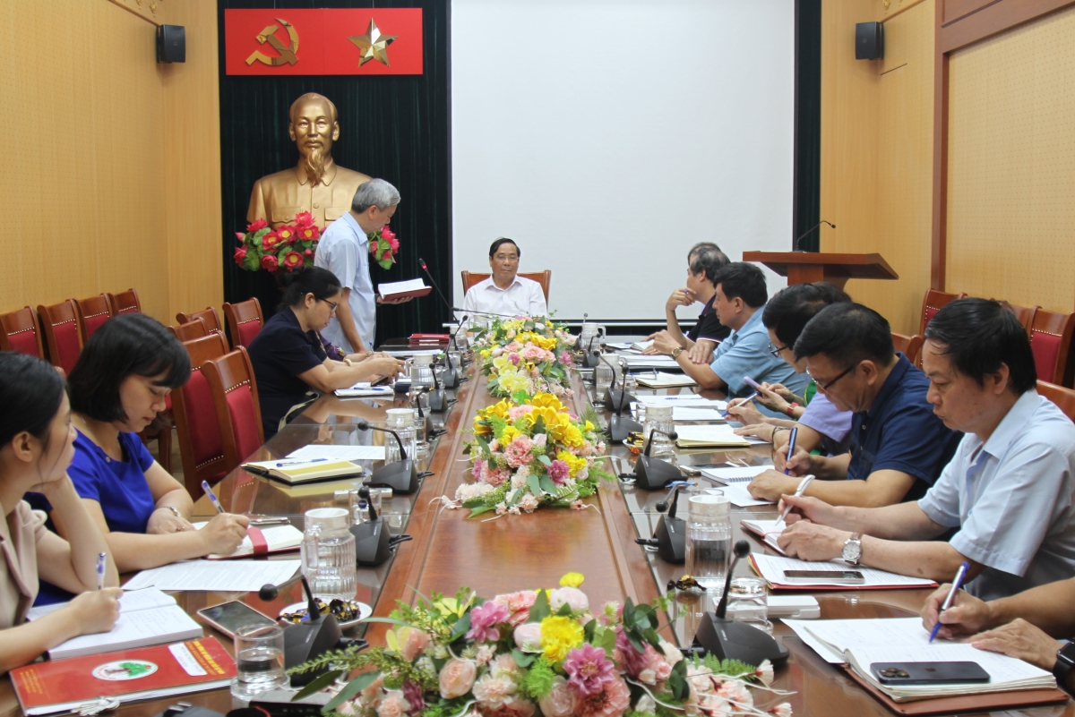 Phó Chủ tịch Phan Văn Hùng báo cáo tình hình Đoàn công tác Trung ương Hội thăm và làm việc tại CHLB Đức