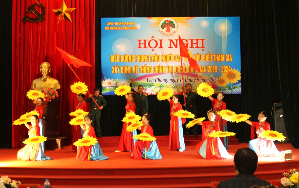 Tiết mục văn nghệ chào mừng Hội nghị