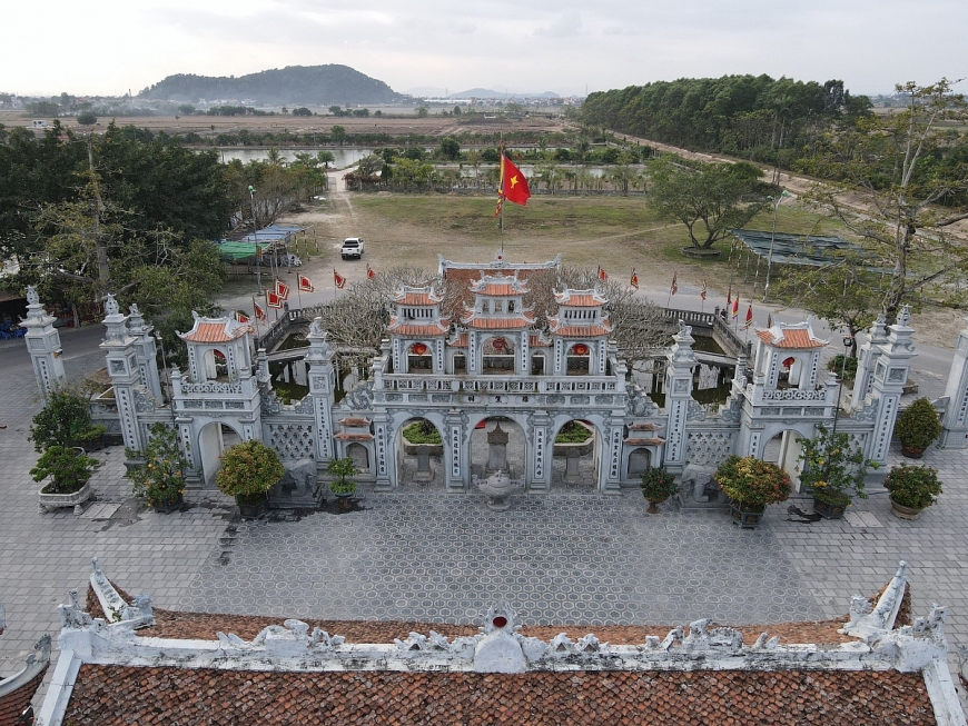 Tượng thờ Thánh Mẫu Liễu Hạnh