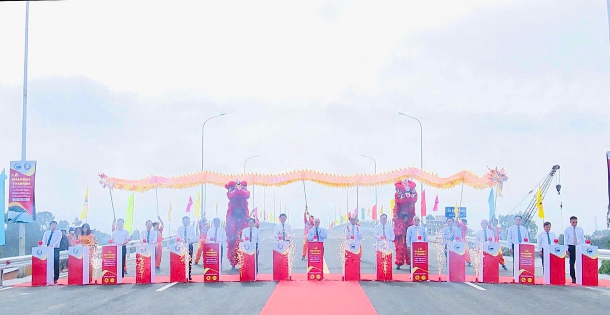 Khánh thành cầu Bạch Đằng 2 kết nối TP Tân Uyên và huyện Vĩnh Cửu