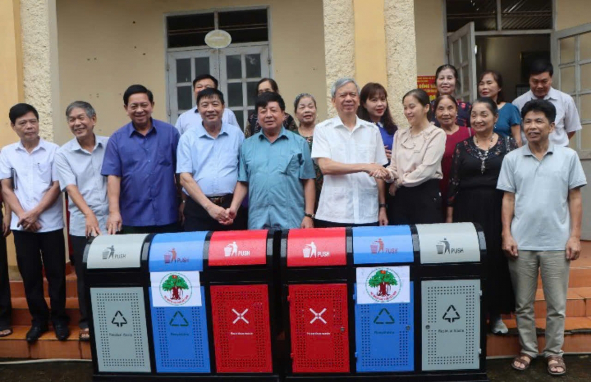 Xây dựng mô hình NCT thu gom, phân loại, xử lí  rác thải hiệu quả, bền vững