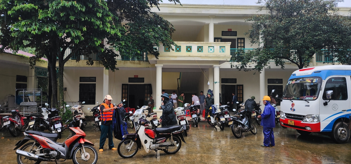 Thanh Hóa: Nước sông Lèn dâng cao hàng trăm hộ dân hai xã huyện Hà Trung ngập lụt cục bộ