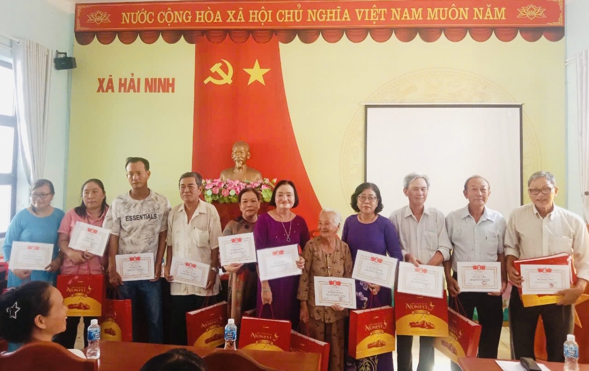 Biểu dương NCT tham gia xây dựng hệ thống chính trị ở cơ sở