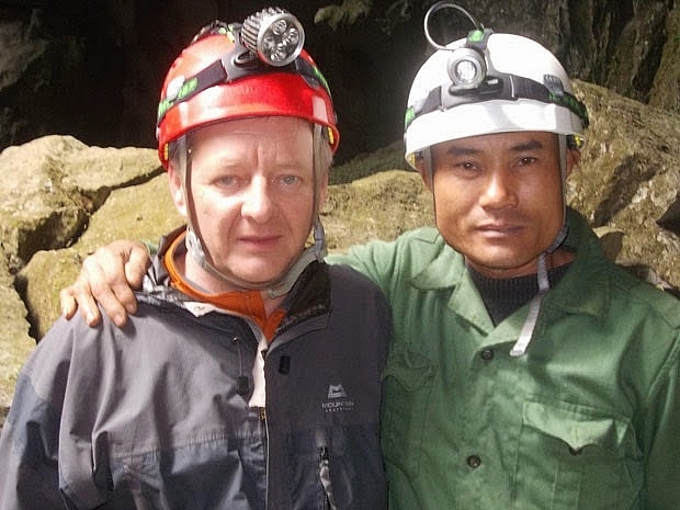 Hồ Khanh và Howard Limbirt.