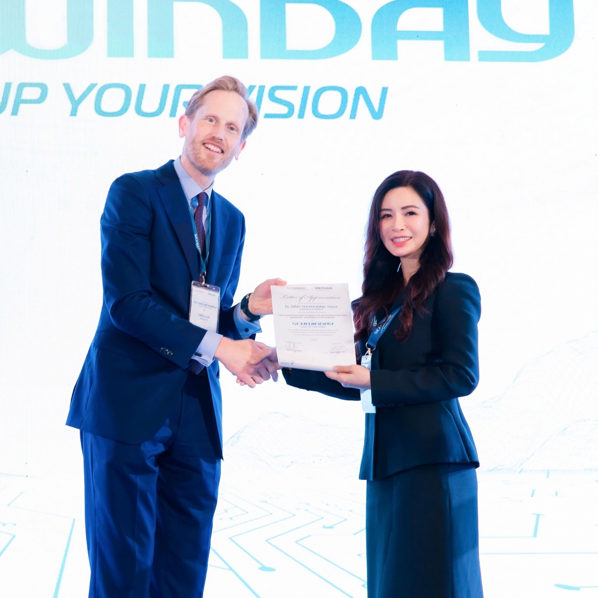 Thực hiện thành công 1000 ca phẫu thuật tật khúc xạ bằng công nghệ SmartSight trên hệ thống SCHWIND ATOS