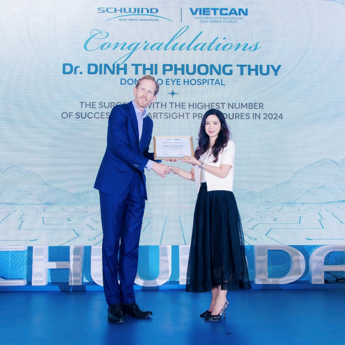 Thực hiện thành công 1000 ca phẫu thuật tật khúc xạ bằng công nghệ SmartSight trên hệ thống SCHWIND ATOS