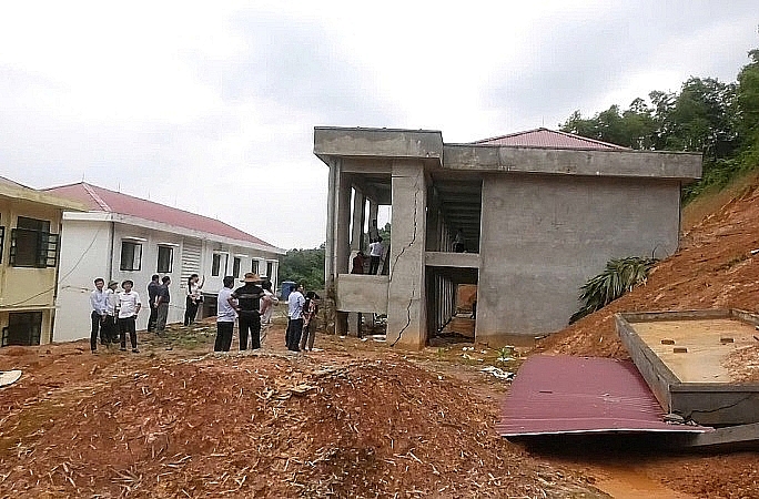 Mưa lũ gây ngập hàng trăm hecta lúa, sơ tán hơn 3.000 hộ dân ở Thanh Hóa