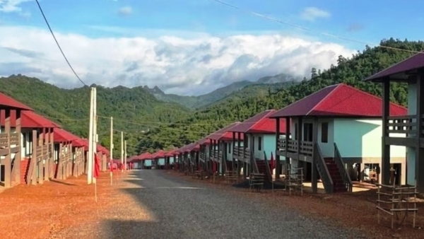 Nhà sàn trên cọc, trụ bê tông kiên cố - Giải pháp bảo vệ người dân vùng núi trước lũ lụt