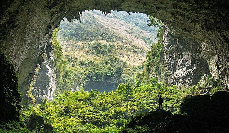 Hồ Khanh với hang động Phong Nha