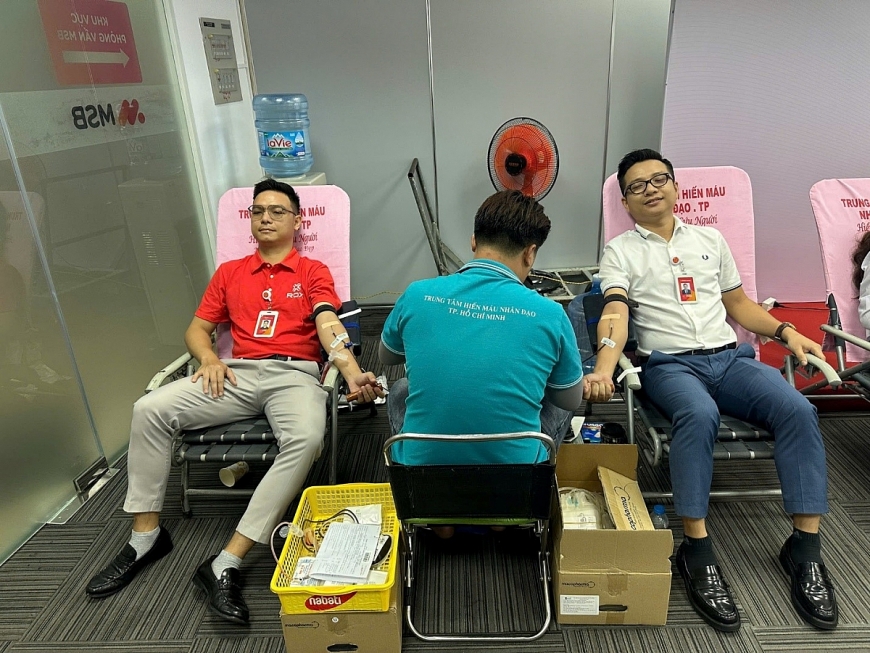 CBNV ROX tại văn phòng miền Nam hiến máu