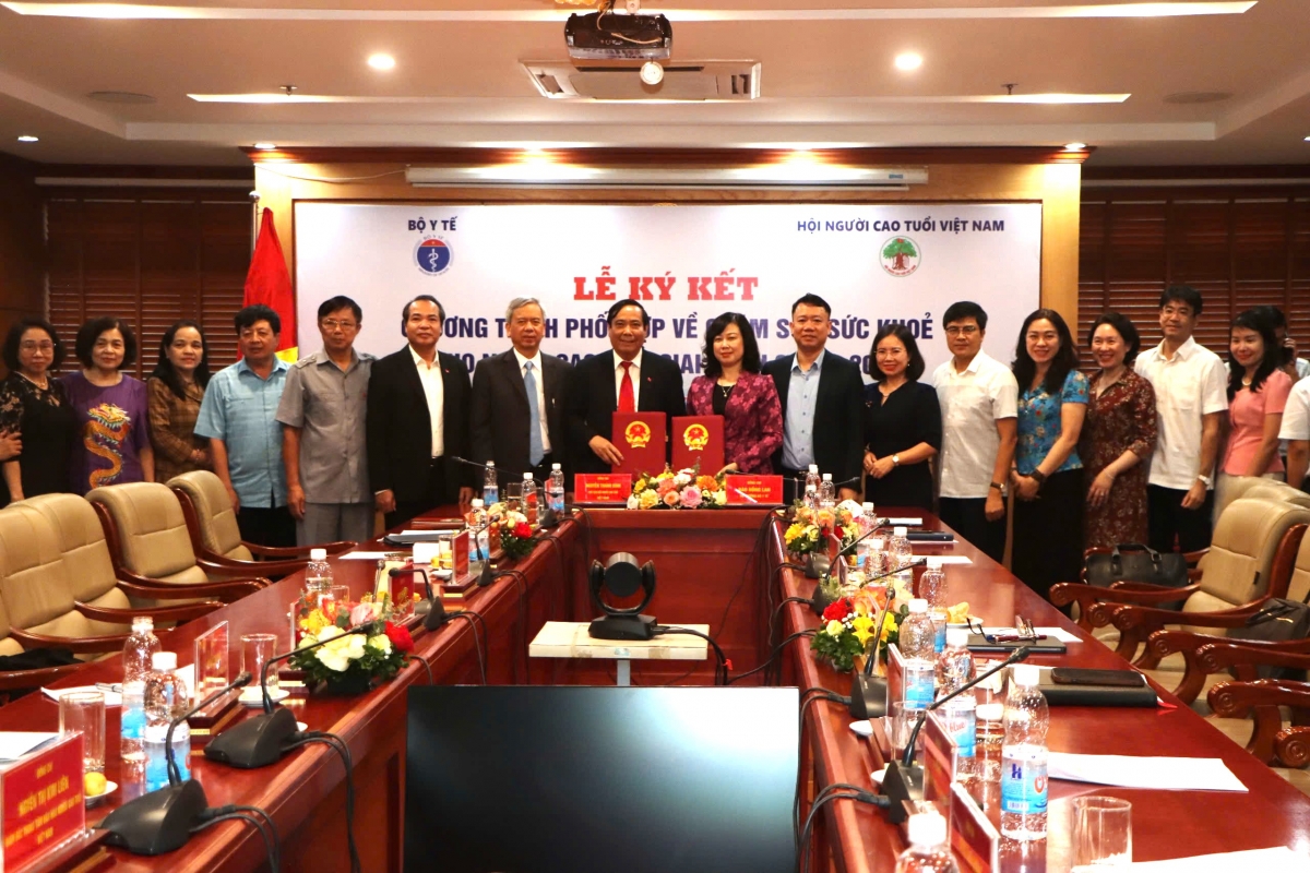 Tạo điều kiện để NCT được tiếp cận, hưởng thụ các dịch vụ y tế với chất lượng tốt