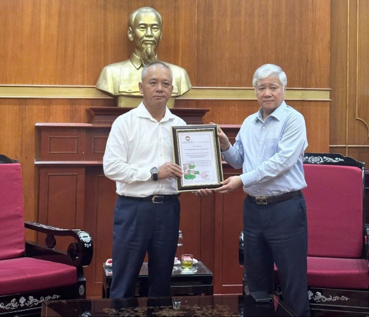 Ủng hộ 700 triệu đồng xây dựng nhà cho đồng bào bị thiệt hại sau bão số 3