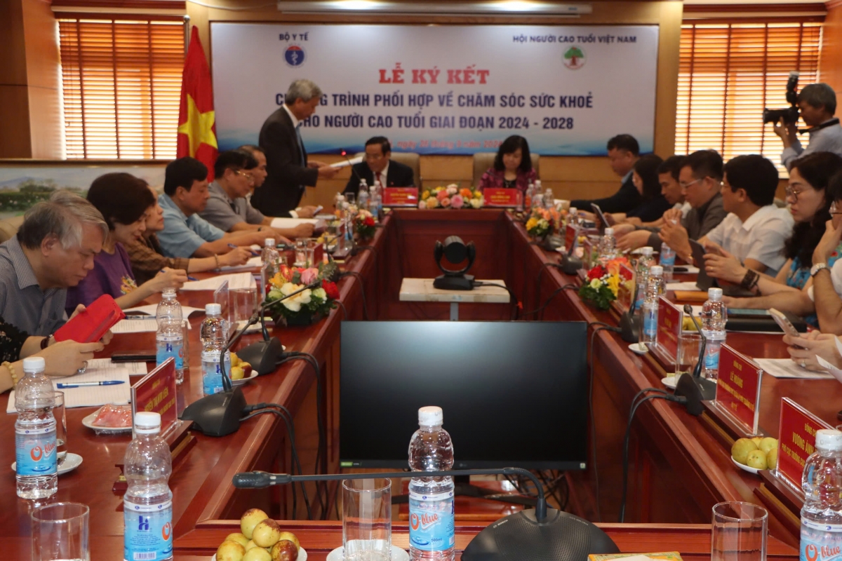 Tạo điều kiện để NCT được tiếp cận, hưởng thụ các dịch vụ y tế với chất lượng tốt