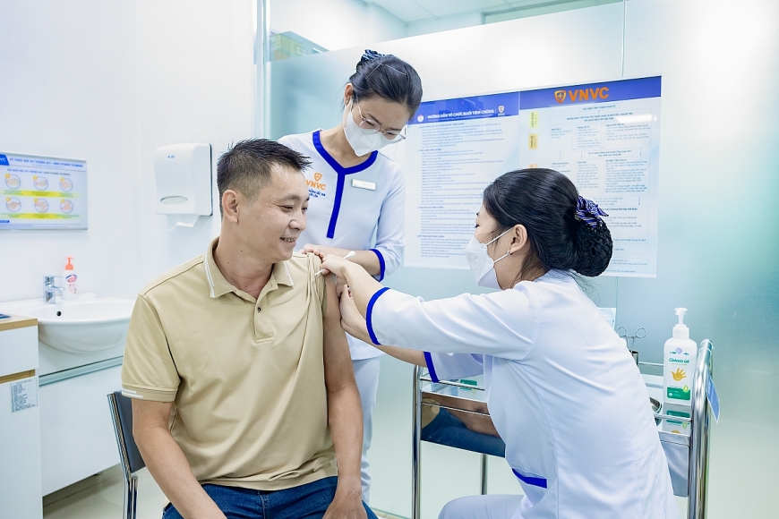 Gần 15.000 liều vắc xin sốt xuất huyết đã được tiêm và đặt giữ sau 5 ngày ra mắt