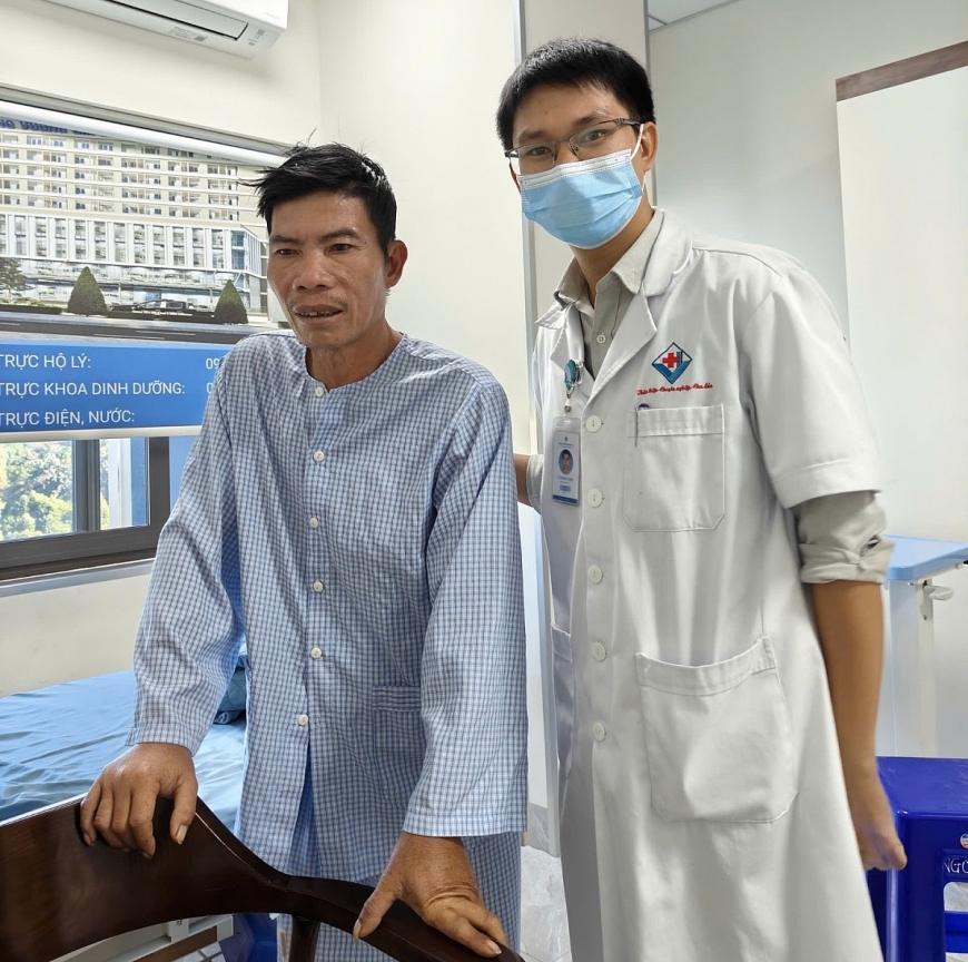  Bệnh nhân Nguyễn Văn Hiếu đã hồi phục rất nhanh sau phẫu thuật.