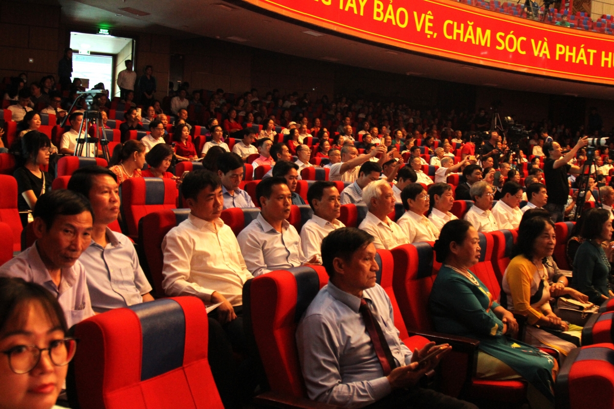 Các đại biểu tham dự buổi lễ