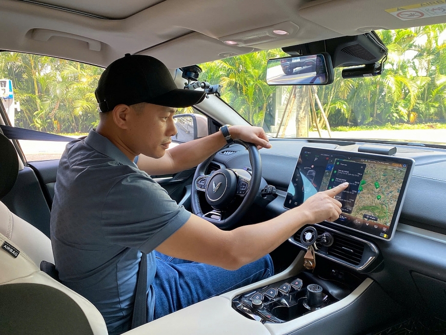 Vốn là người thích lái, anh Việt đã đưa ra quyết định nhanh chóng sau khi tìm hiểu về khả năng vận hành của VF 8.