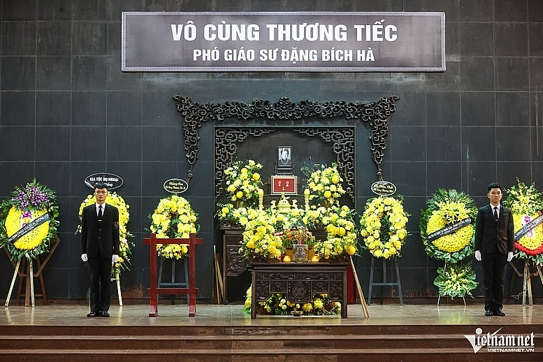 Ngày 28/9, tại Nhà tang lễ quốc gia, lễ viếng Phó Giáo sư Đặng Bích Hà - Phu nhân Đại tướng Võ Nguyên Giáp được tổ chức trọng thể - Ảnh: VNN
