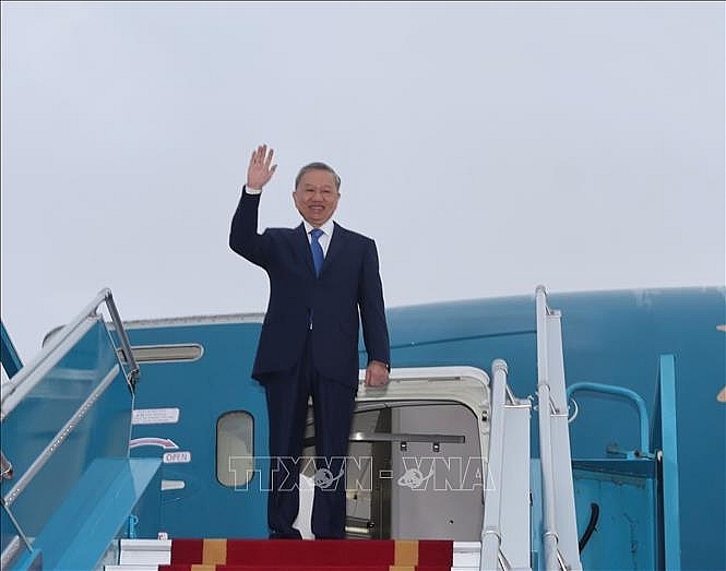 Tổng Bí thư, Chủ tịch nước Tô Lâm rời Hà Nội, lên đường thăm cấp Nhà nước tới Mông Cổ, Ireland, tham dự Hội nghị cấp cao Pháp ngữ lần thứ 19 và thăm chính thức Cộng hòa Pháp. Ảnh: Trí Dũng/TTXVN