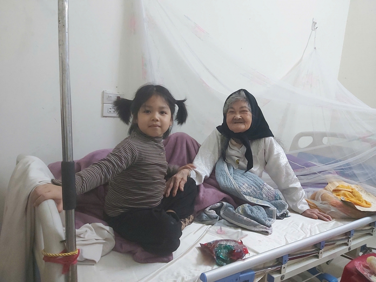 Lạ kỳ ngôi miếu cứ xây lên là bị sét đánh sập