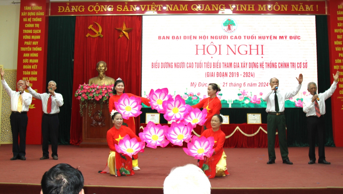 Tiết mục văn nghệ của NCT huyện Mỹ Đức