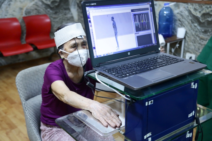 Nhà thuốc Thọ Xuân Đường khám bệnh miễn phí, tặng quà cho 400 NCT