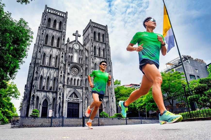 Áo đấu với công nghệ tiên tiến A-DRY FAST giúp khô nhanh, được tài trợ bởi ANTA Sports Vietnam