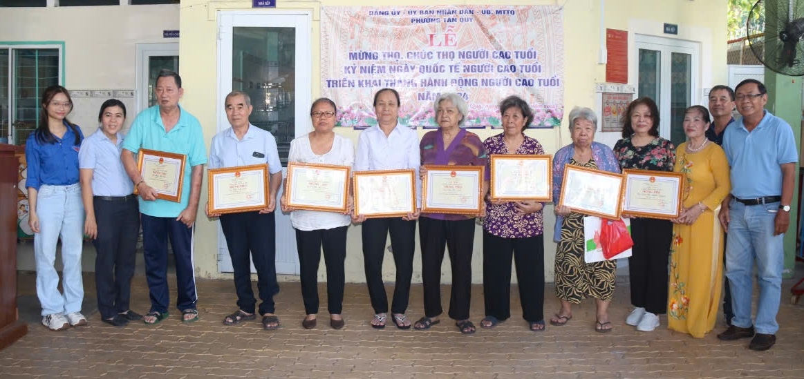 Hội NCT phường Tân Quy tổ chức chúc thọ, mừng thọ NCT