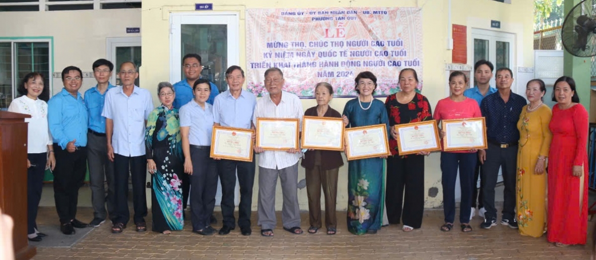 Hội NCT phường Tân Quy tổ chức chúc thọ, mừng thọ NCT