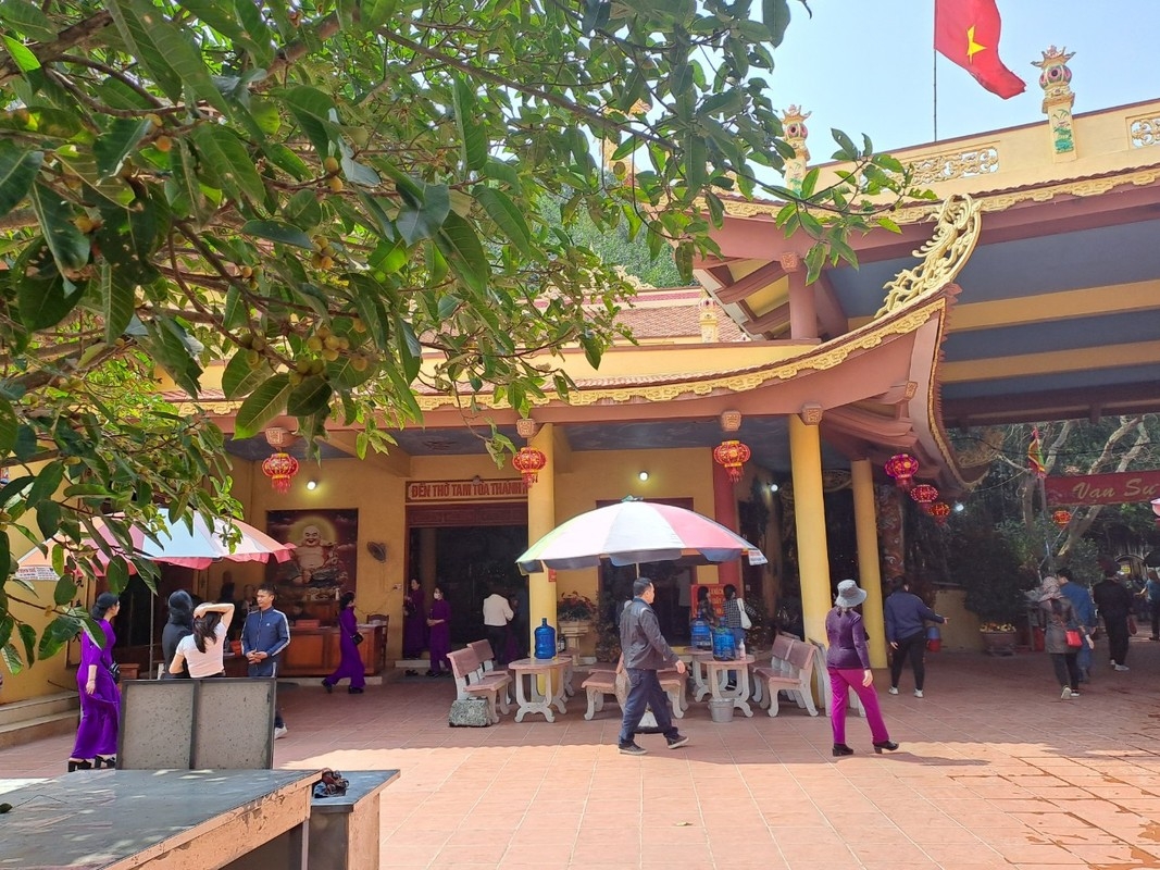 Ngôi đền bị gắn với lời đồn cứ yêu nhau đến đền là chia tay