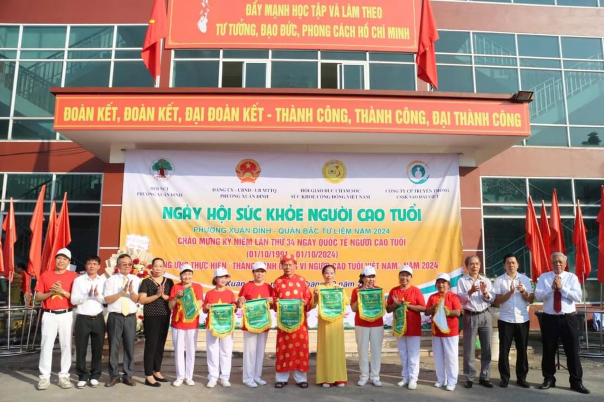 “Chung tay chăm sóc sức khỏe và hạnh phúc của người cao tuổi”
