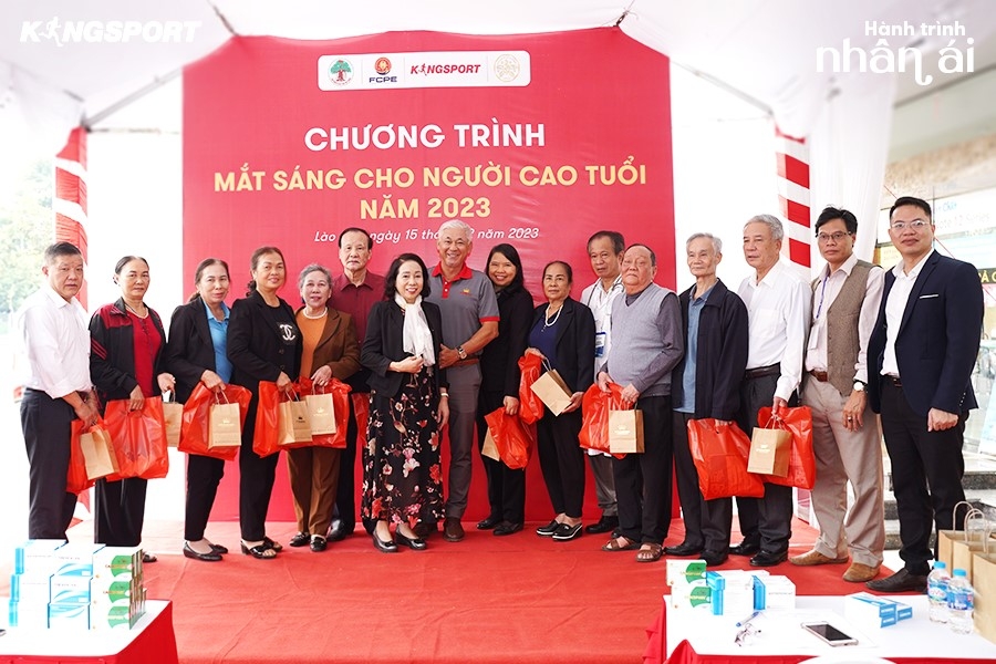 Kingsport khám sức khỏe và tặng máy đo huyết áp cho NCT tỉnh Lào Cai