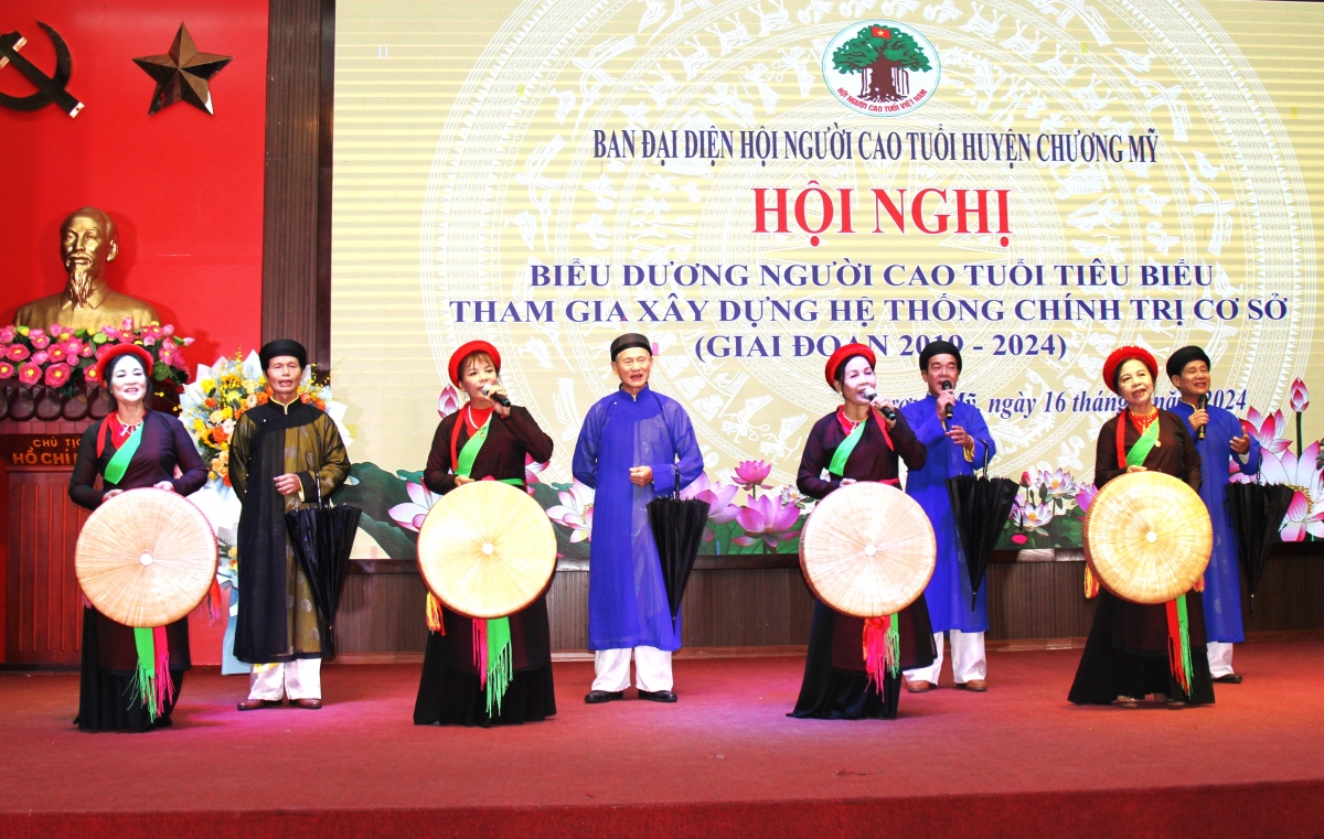 Tiết mục văn nghệ của NCT huyện Chương Mỹ