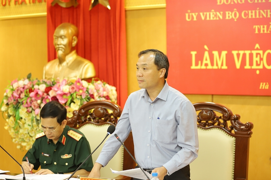 Bộ trưởng Bộ Quốc phòng tặng quà gia đình chính sách, quân nhân có hoàn cảnh khó khăn tại Hà Tĩnh