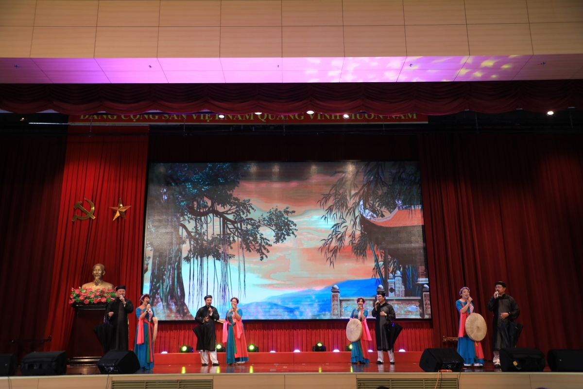 Nghệ sĩ cao tuổi “cháy” hết mình