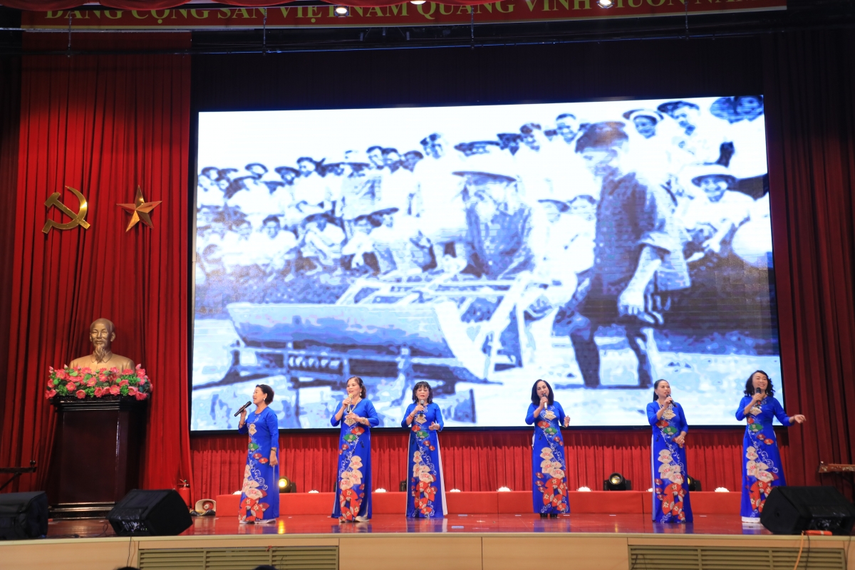 Nghệ sĩ cao tuổi “cháy” hết mình