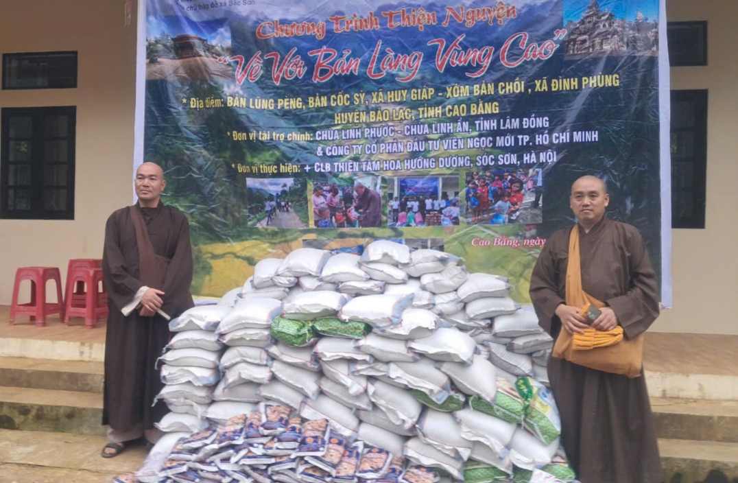 Tổ chức “Chương trình từ thiện về với vùng cao" ở Cao Bằng