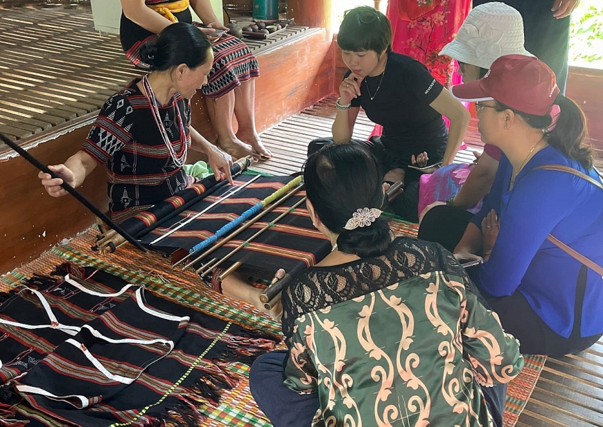 Mỗi quy trình sản xuất ra một sản phẩm cũng trở thành một câu chuyện để hấp dẫn du khách