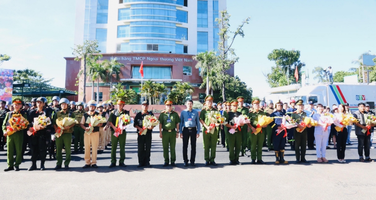 Bình Thuận: Diễn tập phương án xử lý tình huống đối tượng thực hiện hành vi "cướp tài sản "ngân hàng