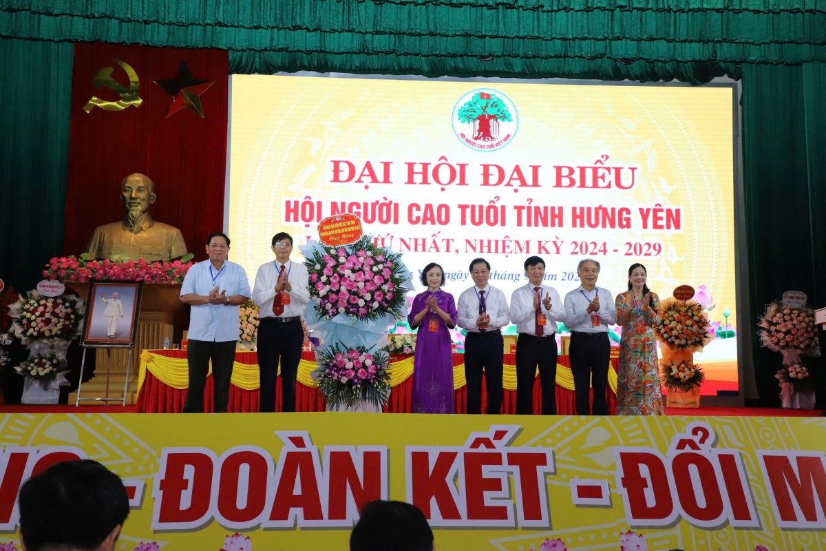 Người cao tuổi chung sức xây dựng quê hương giàu mạnh