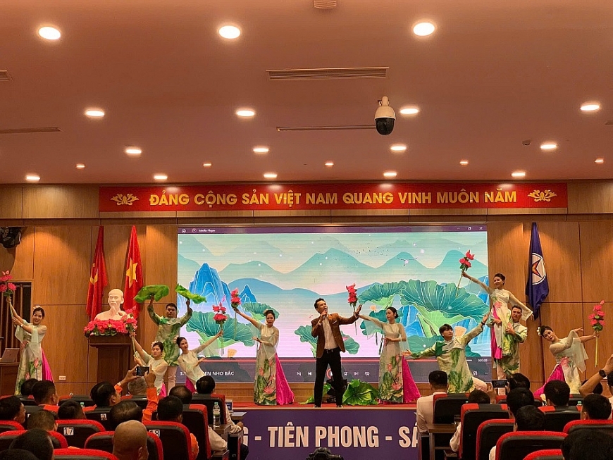 Tuyên dương lực lượng xung kích tham gia thi công đường dây 500kV mạch 3 và hỗ trợ khắc phục thiệt hại do bão