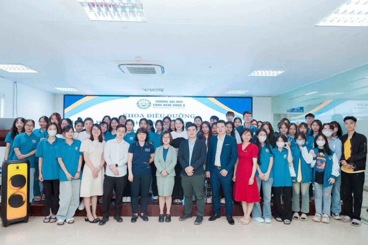 Sinh viên tham gia hoạt động tại câu lạc bộ