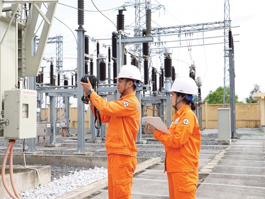 PC Vĩnh Phúc đo camera nhiệt khi thiết bị đang vận hành.jpg