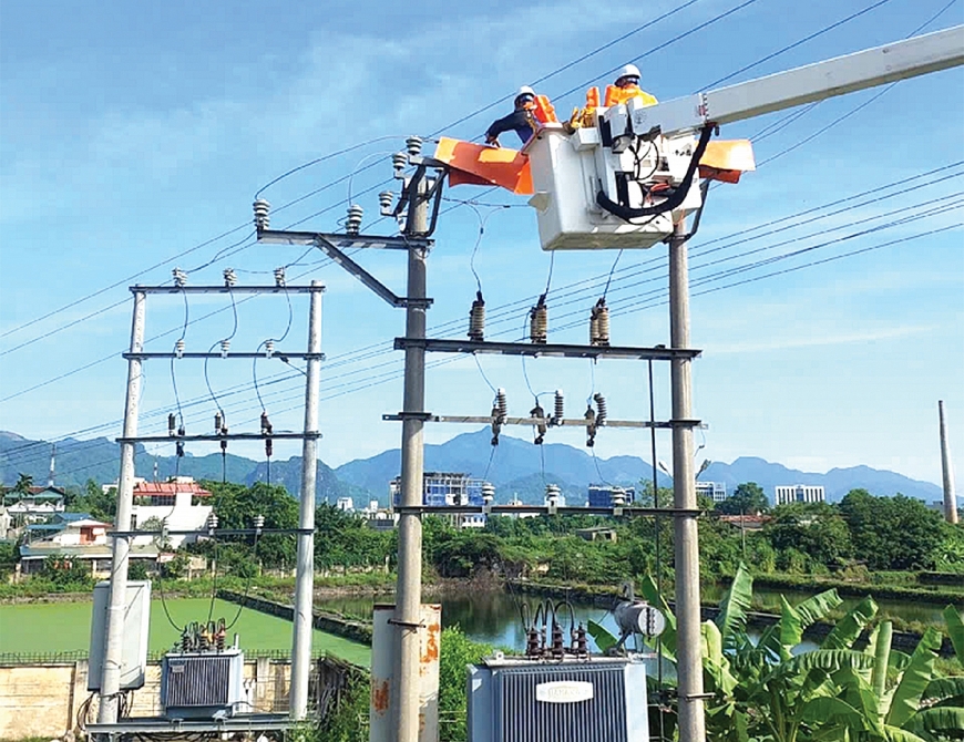 Công nghệ sửa chữa lưới điện mà không cần cắt điện đáp ứng nhu cầu sử dụng điện của người dân