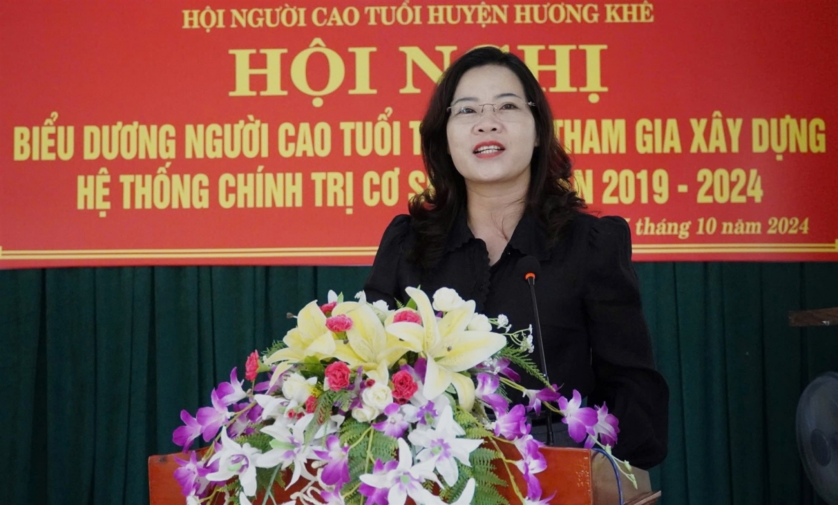 Bà Từ Thị Hòa, Phó Bí thư Thường trực Huyện ủy, Chủ tịch HĐND huyện phát biểu.